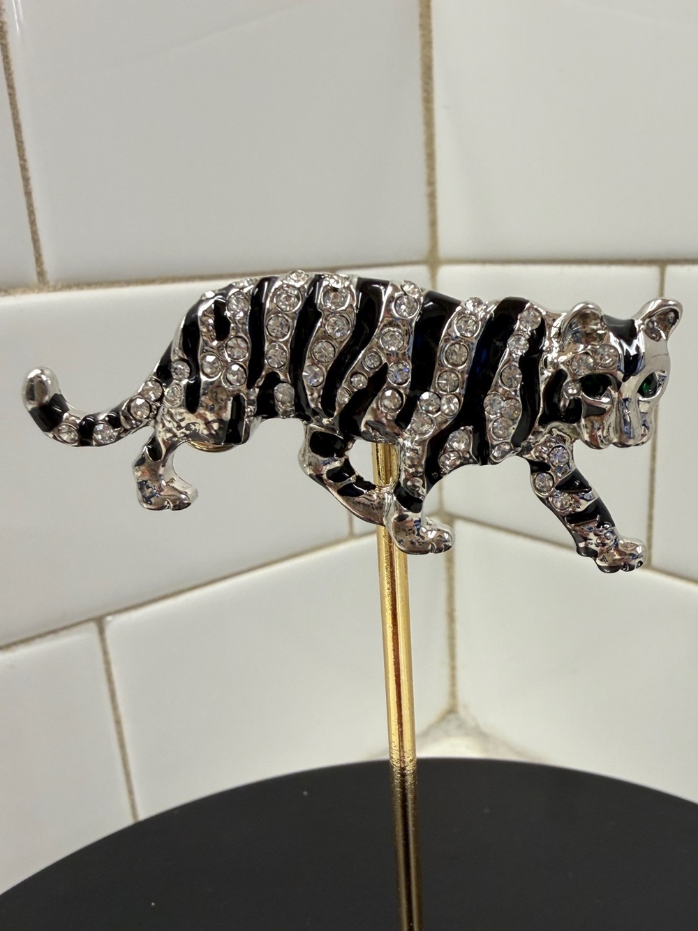 Crystal Creeping Tiger Brooch - Black and Silver